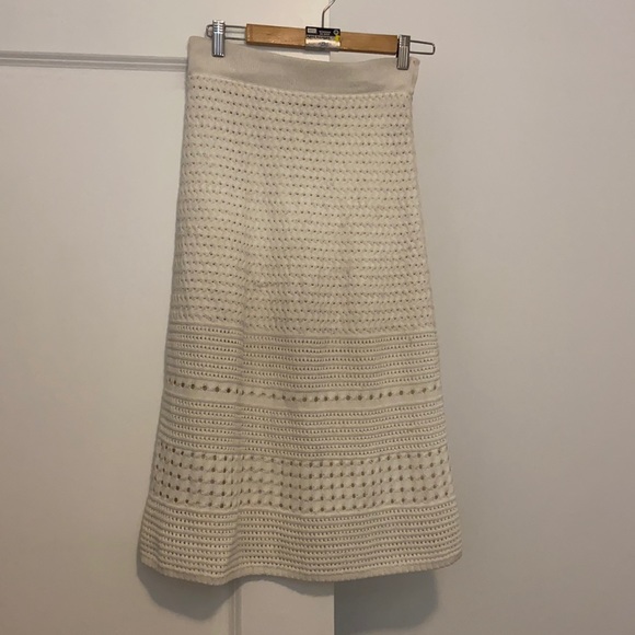 Aritzia crochet skirt in white - Picture 2 of 4